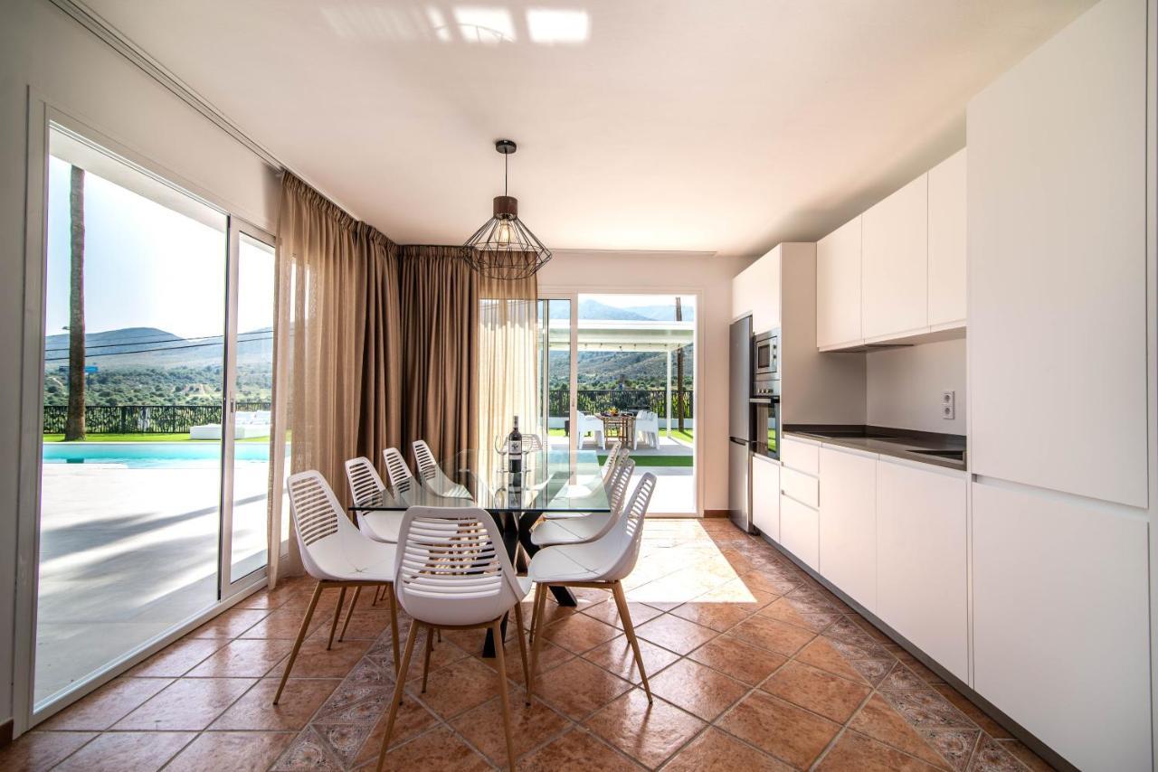 Palm Tree Villa - 5Bdr Paradise Pool / Chill Out Beds Torremolinos Buitenkant foto
