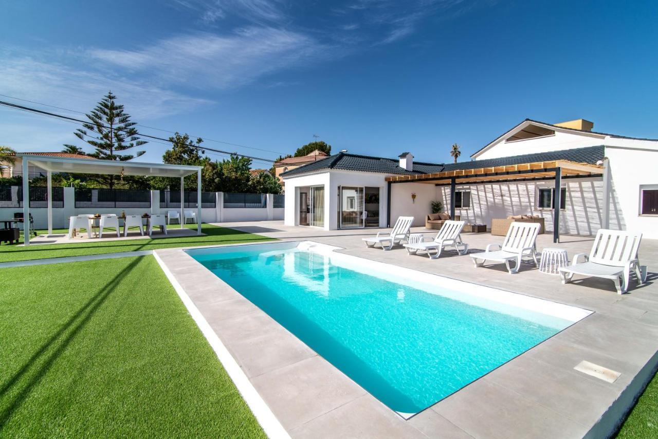 Palm Tree Villa - 5Bdr Paradise Pool / Chill Out Beds Torremolinos Buitenkant foto