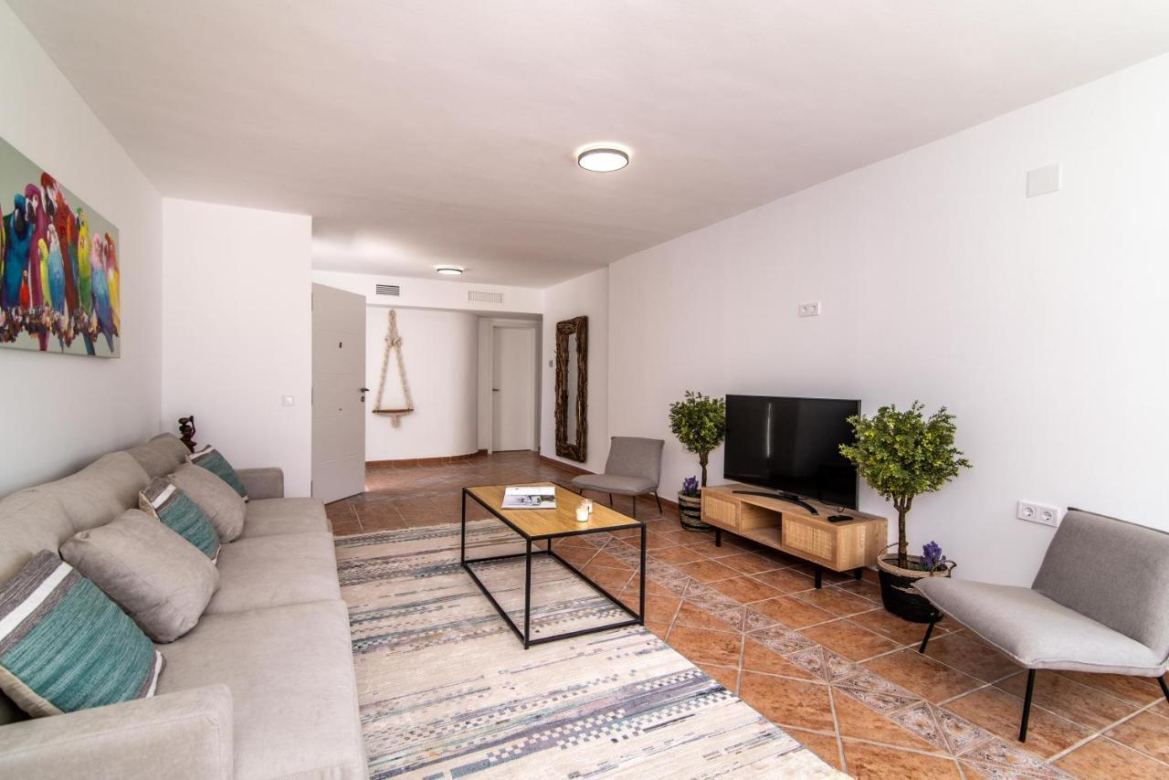 Palm Tree Villa - 5Bdr Paradise Pool / Chill Out Beds Torremolinos Buitenkant foto